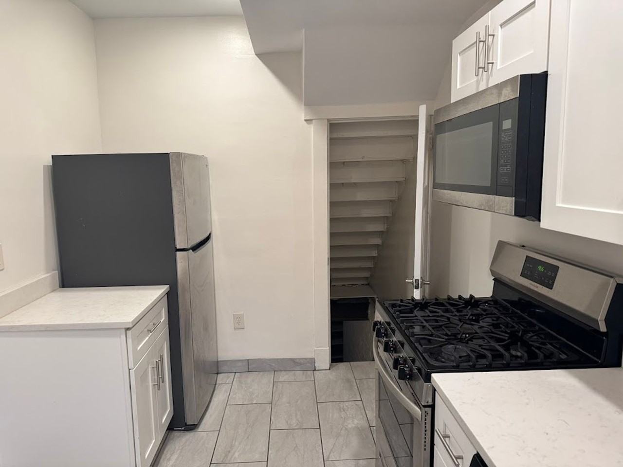 1653 Chislett St - Photo 3 of 20