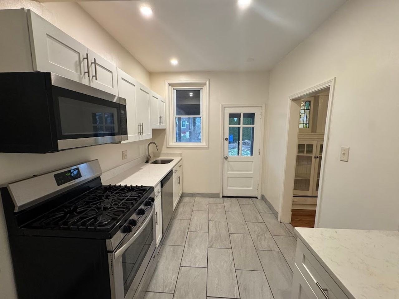 1653 Chislett St - Photo 5 of 20