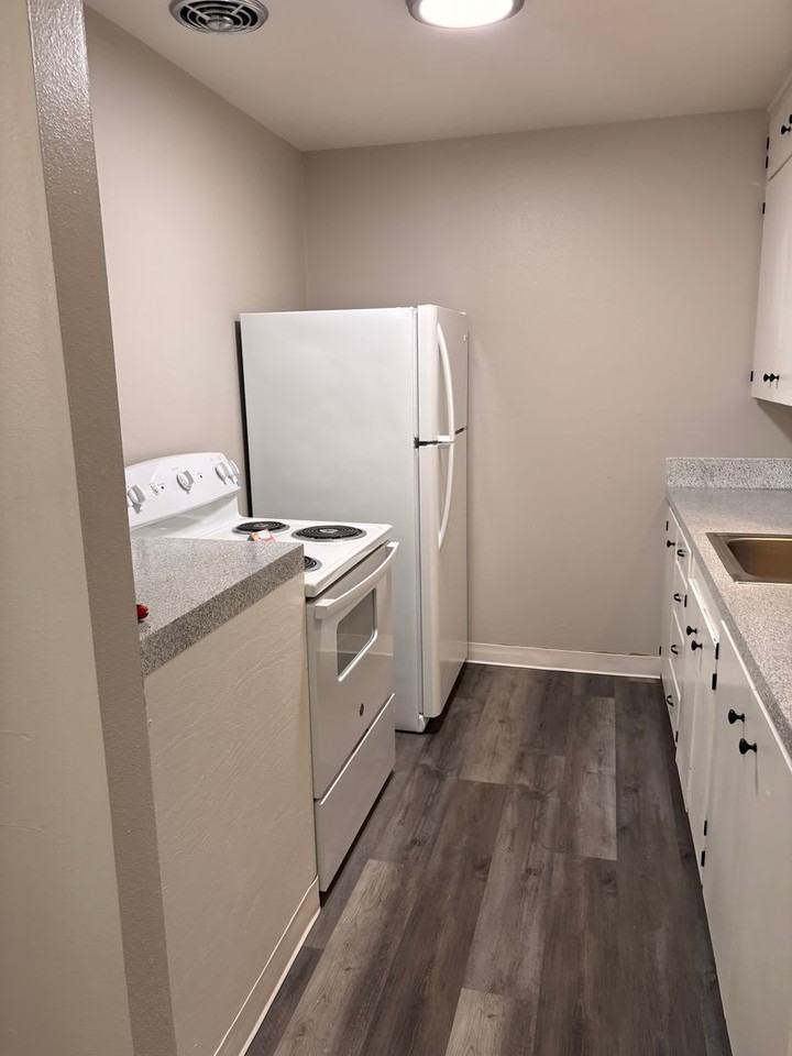 P117 - Gardenside Apartments - Photo 7 of 38