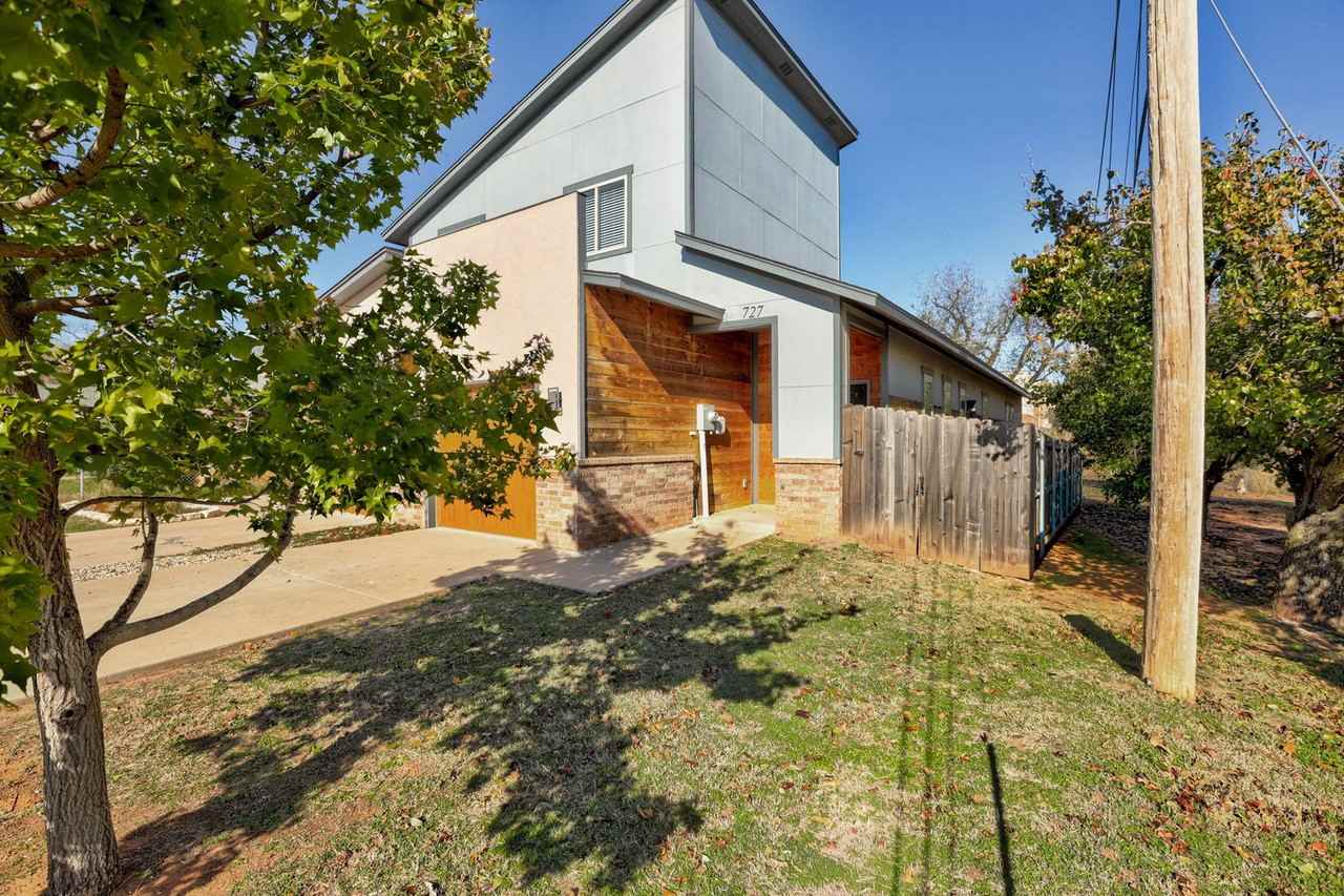 727 Ne 5th St - Photo 6 of 46