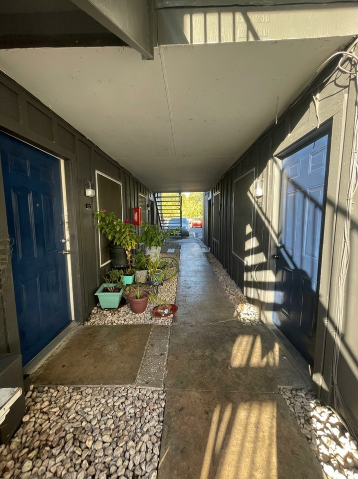 Convenient Living at Cielo at Domain - Photo 4 of 42