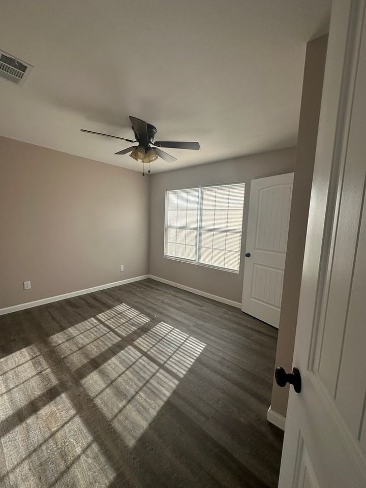 1228 Orange St - Photo 7 of 9