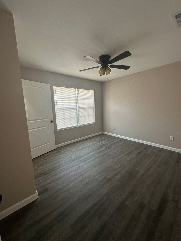 1228 Orange St - Photo 4 of 35