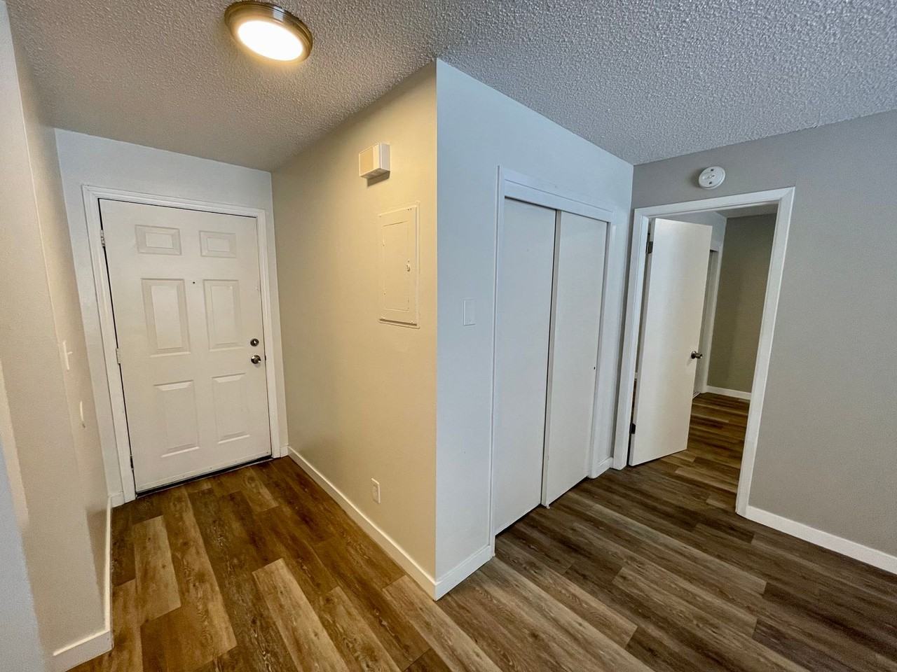 211-219 S Whipple Rd - Photo 6 of 30