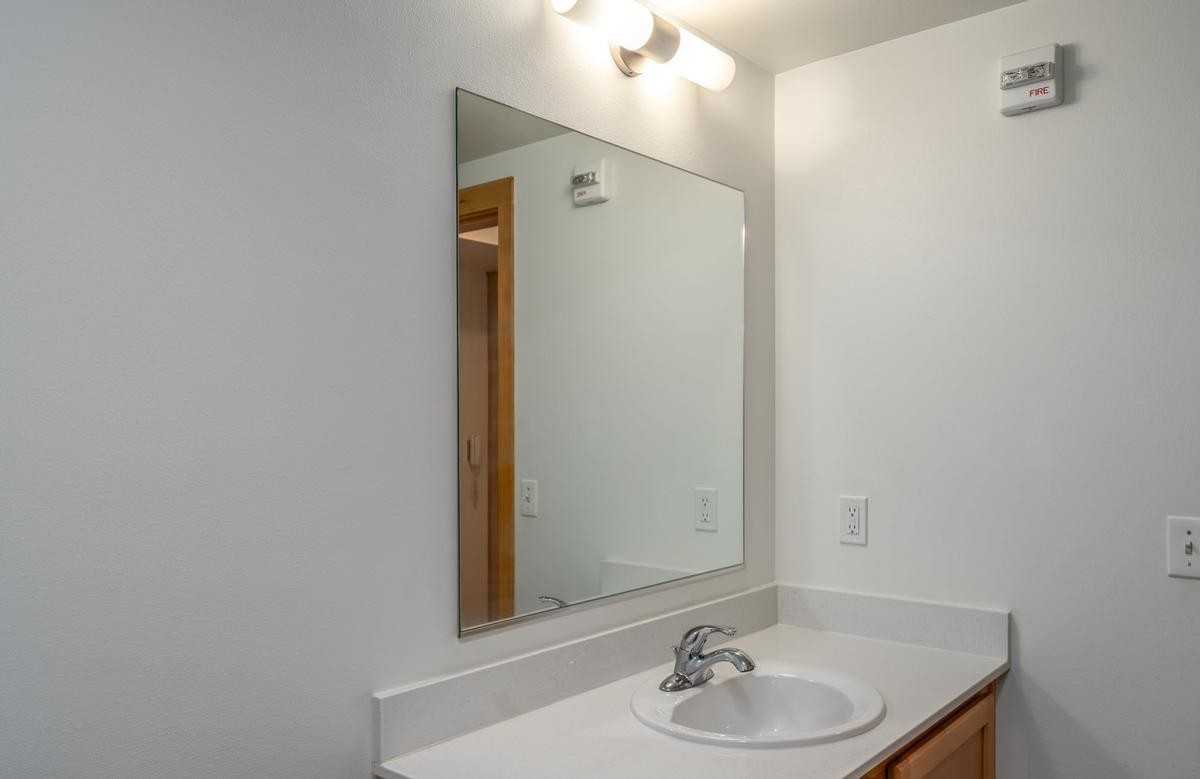 4750 15th Ave Ne - Photo 3 of 37
