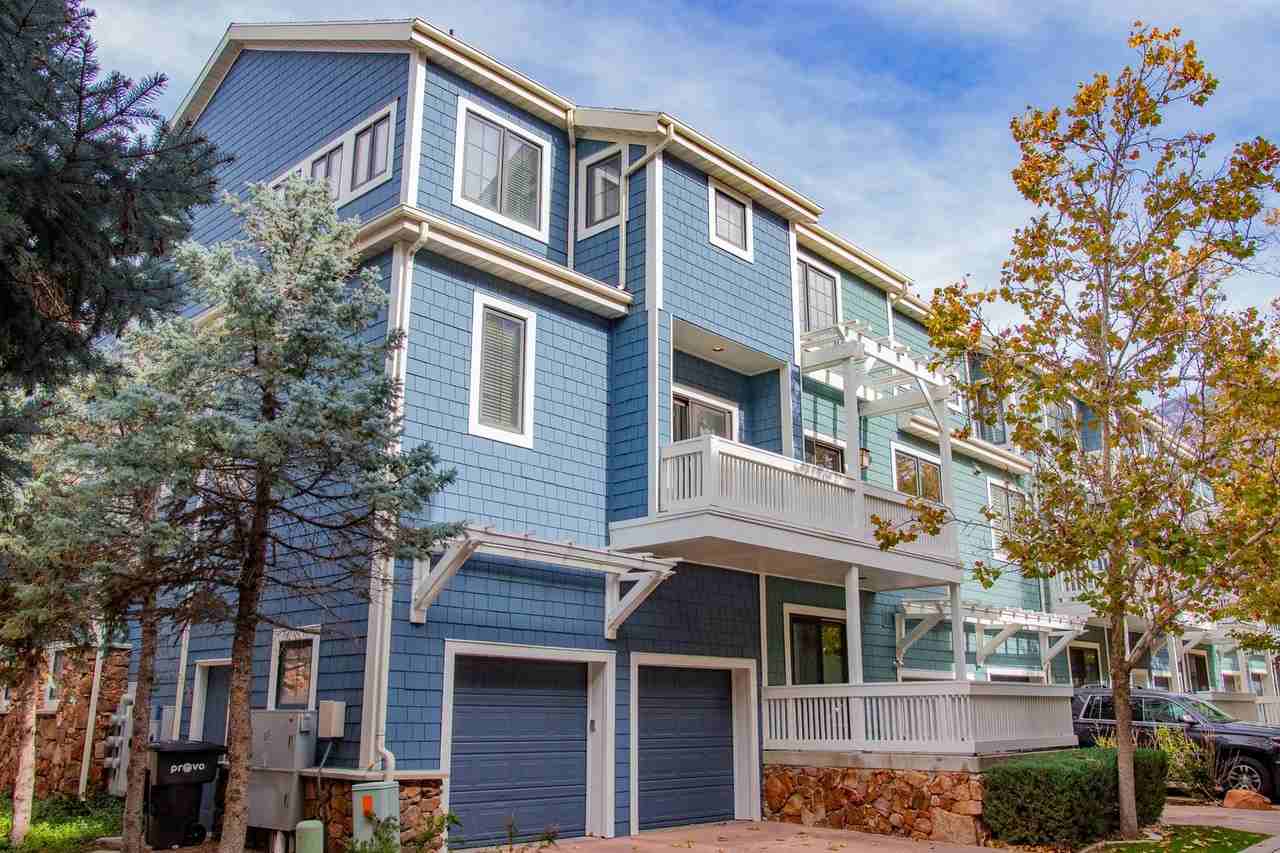 137 Village Ln - Photo 2 of 23