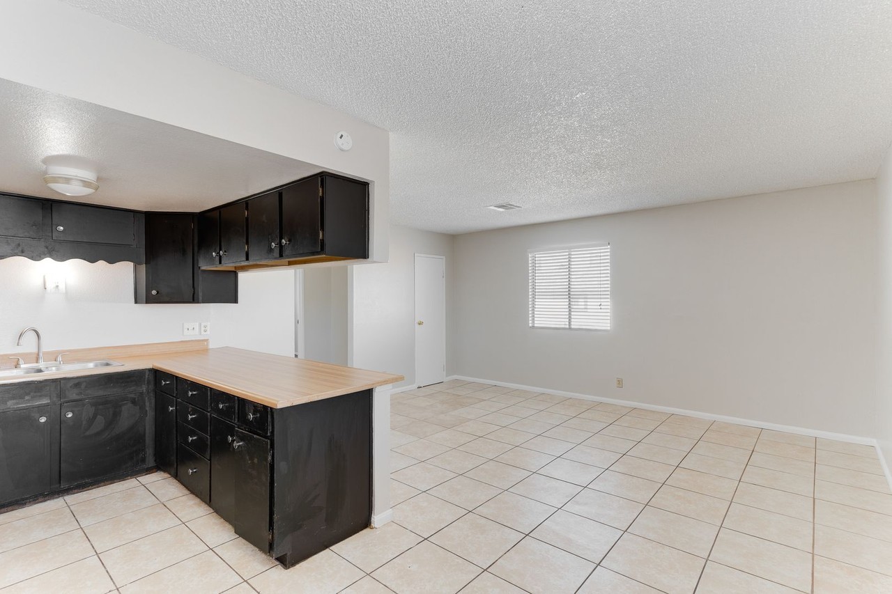 805 Palo Verde Dr - Photo 2 of 18