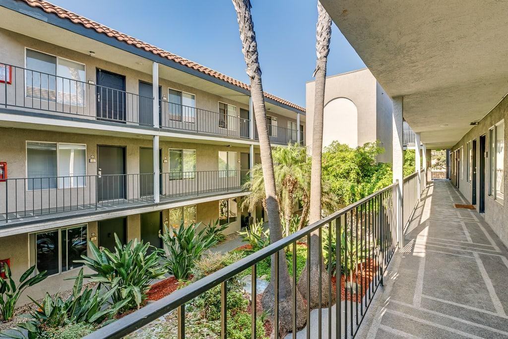 3350 Rosecrans St - Photo 5 of 20