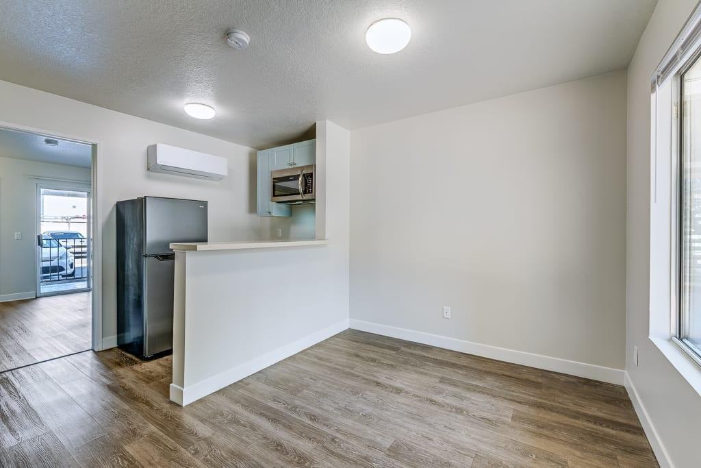 3350 Rosecrans St - Photo 2 of 20