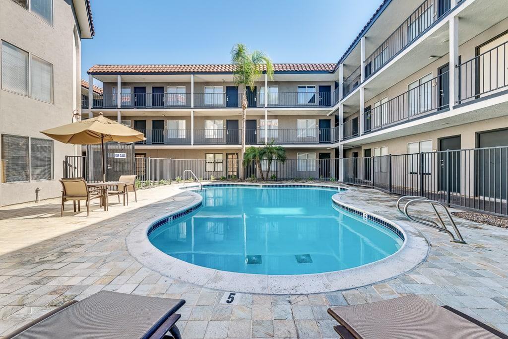 3350 Rosecrans St - Photo 5 of 20