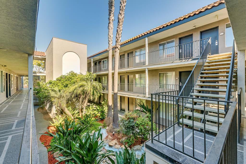 3350 Rosecrans St - Photo 4 of 20