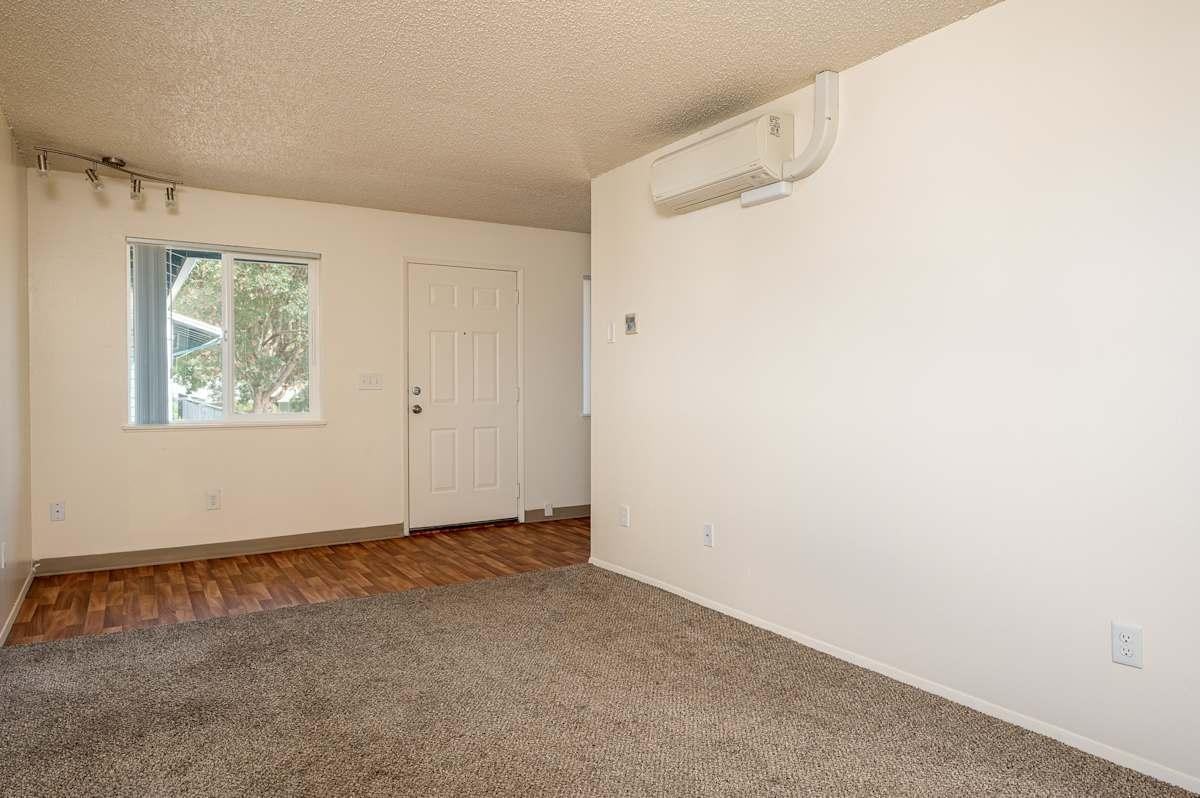 8435 Se Insley St - Photo 4 of 24