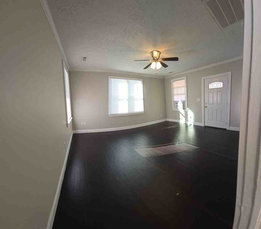 514 Beaufort Dr - Photo 2 of 16