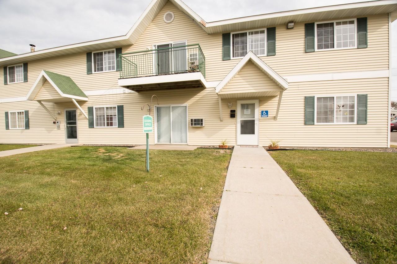 815 34th Ave E - Photo 3 of 28