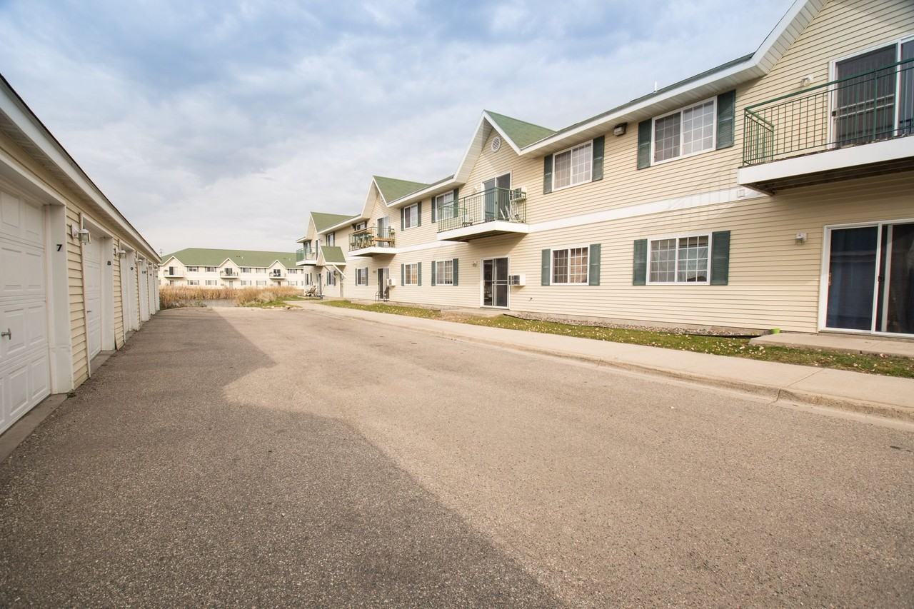 815 34th Ave E - Photo 4 of 28