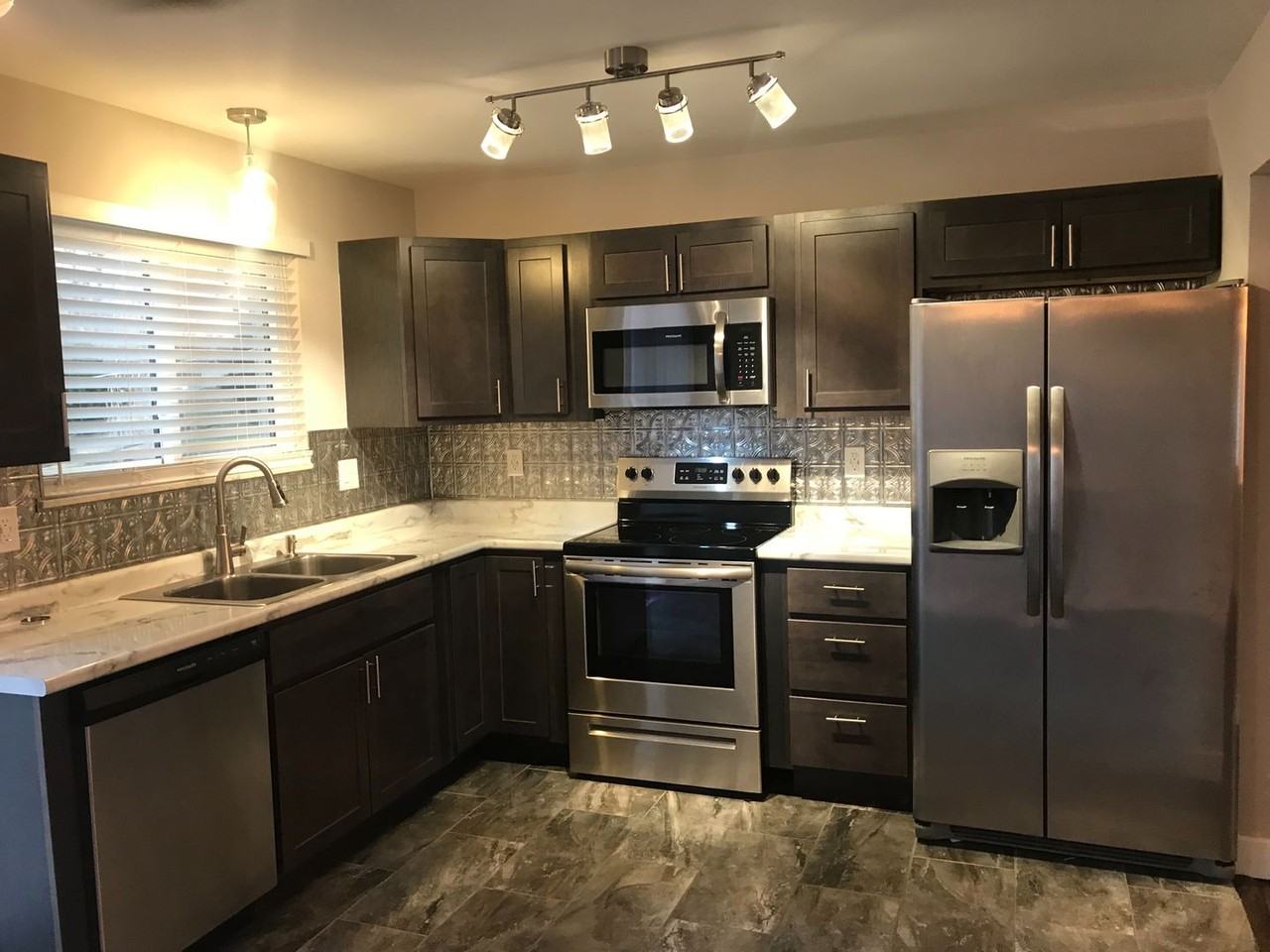 2320 Ida Dr - Photo 2 of 13