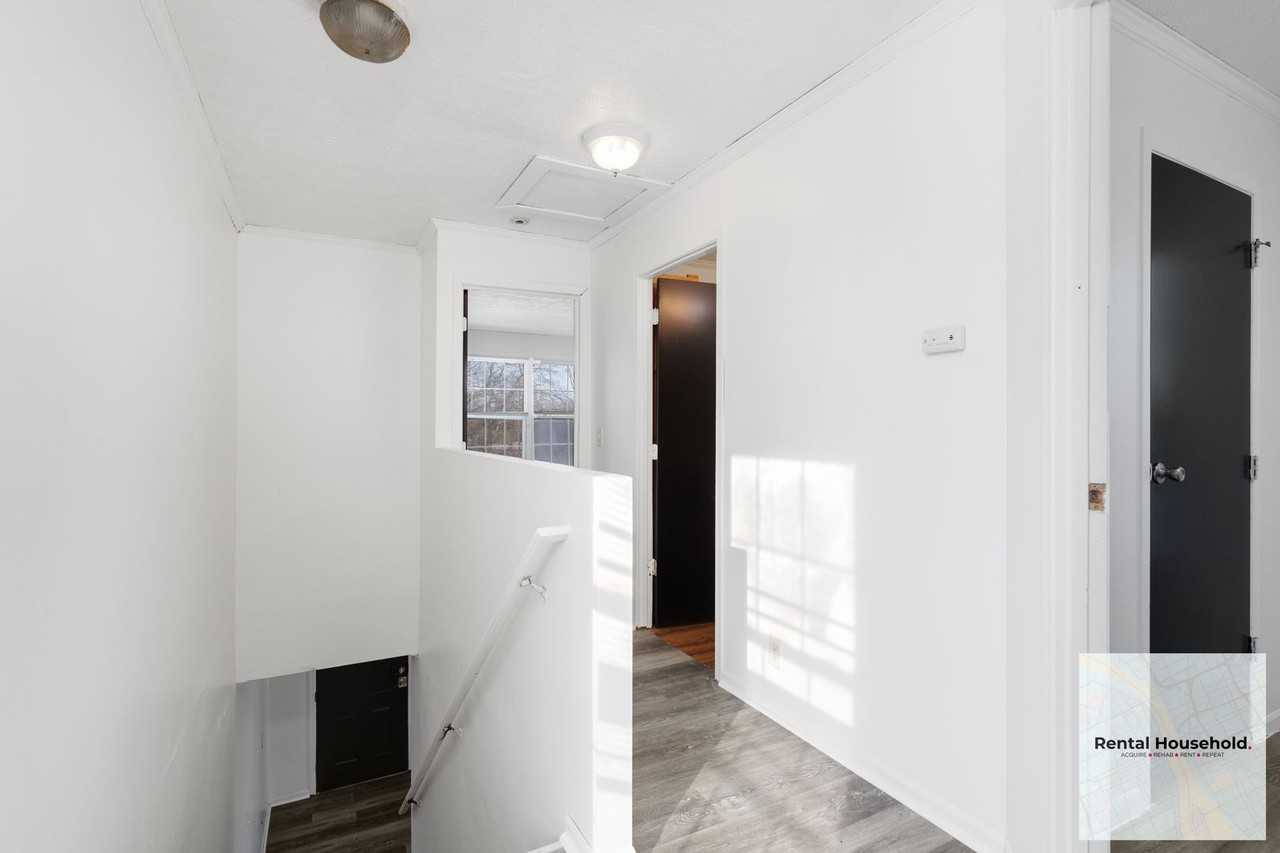 182 Candler St - Photo 3 of 21