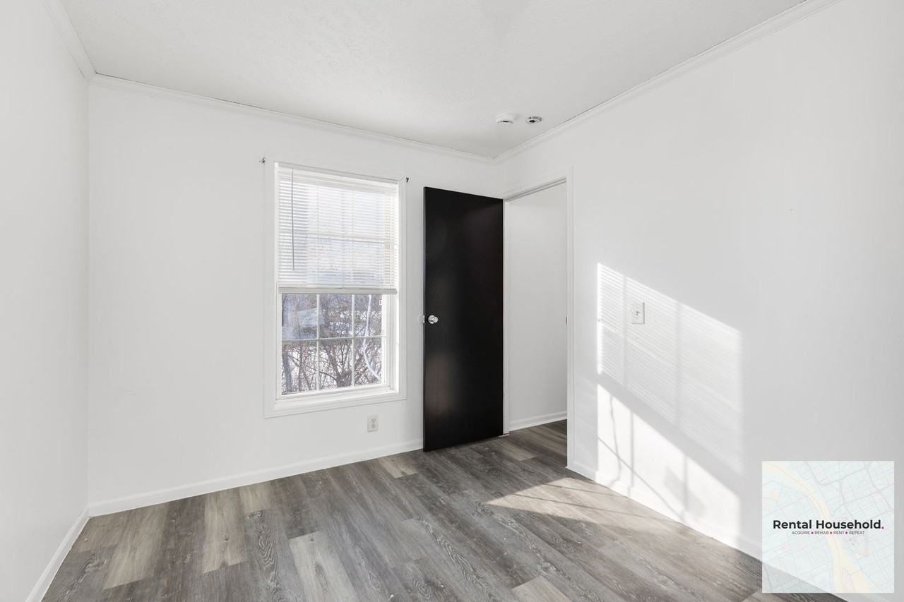 182 Candler St - Photo 4 of 21