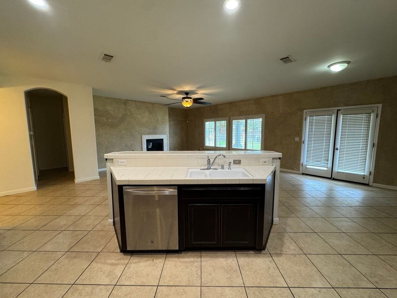 5553 Bussell Rd - Photo 5 of 15