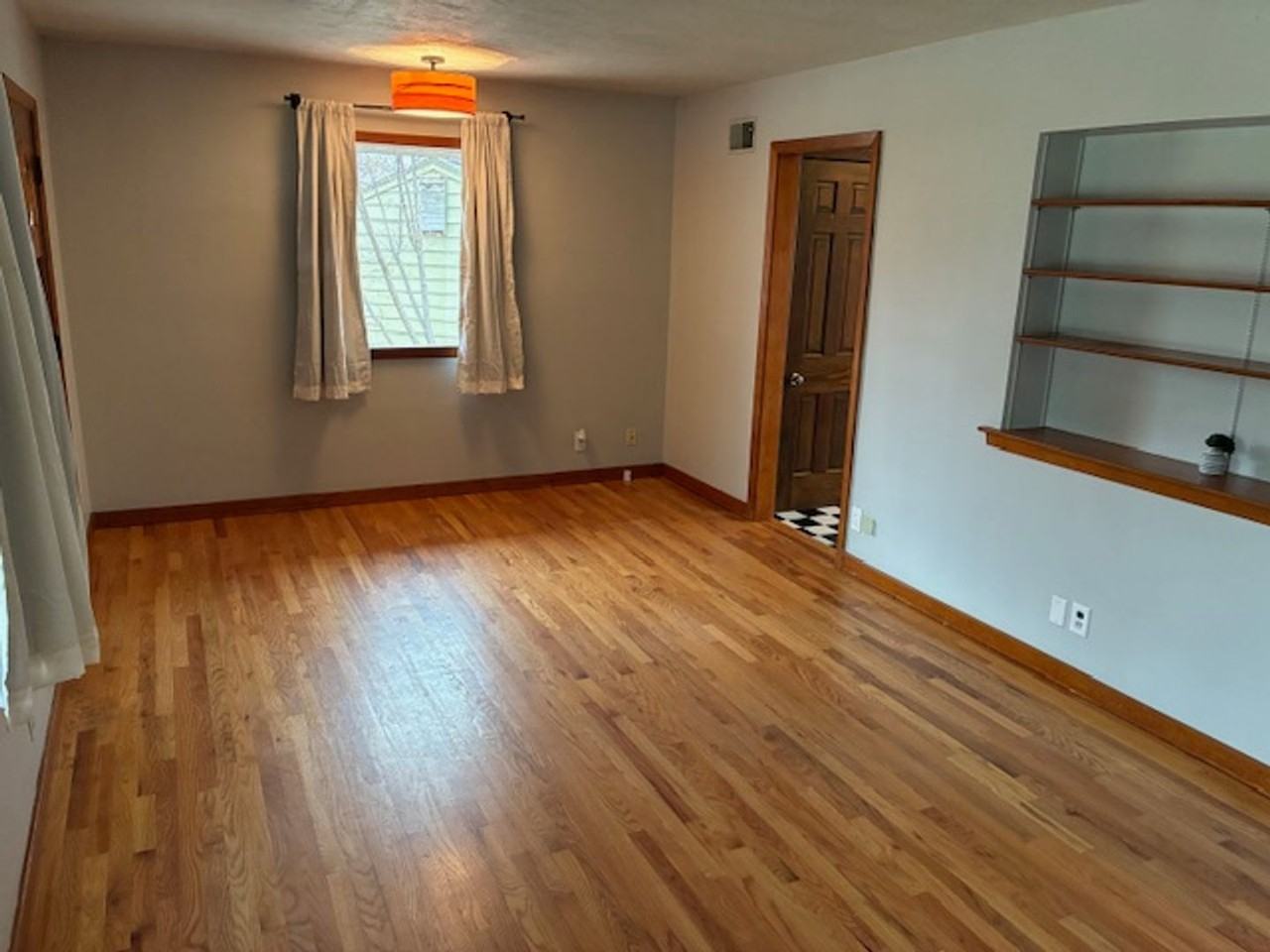 2410 Winthrop Rd - Photo 6 of 26