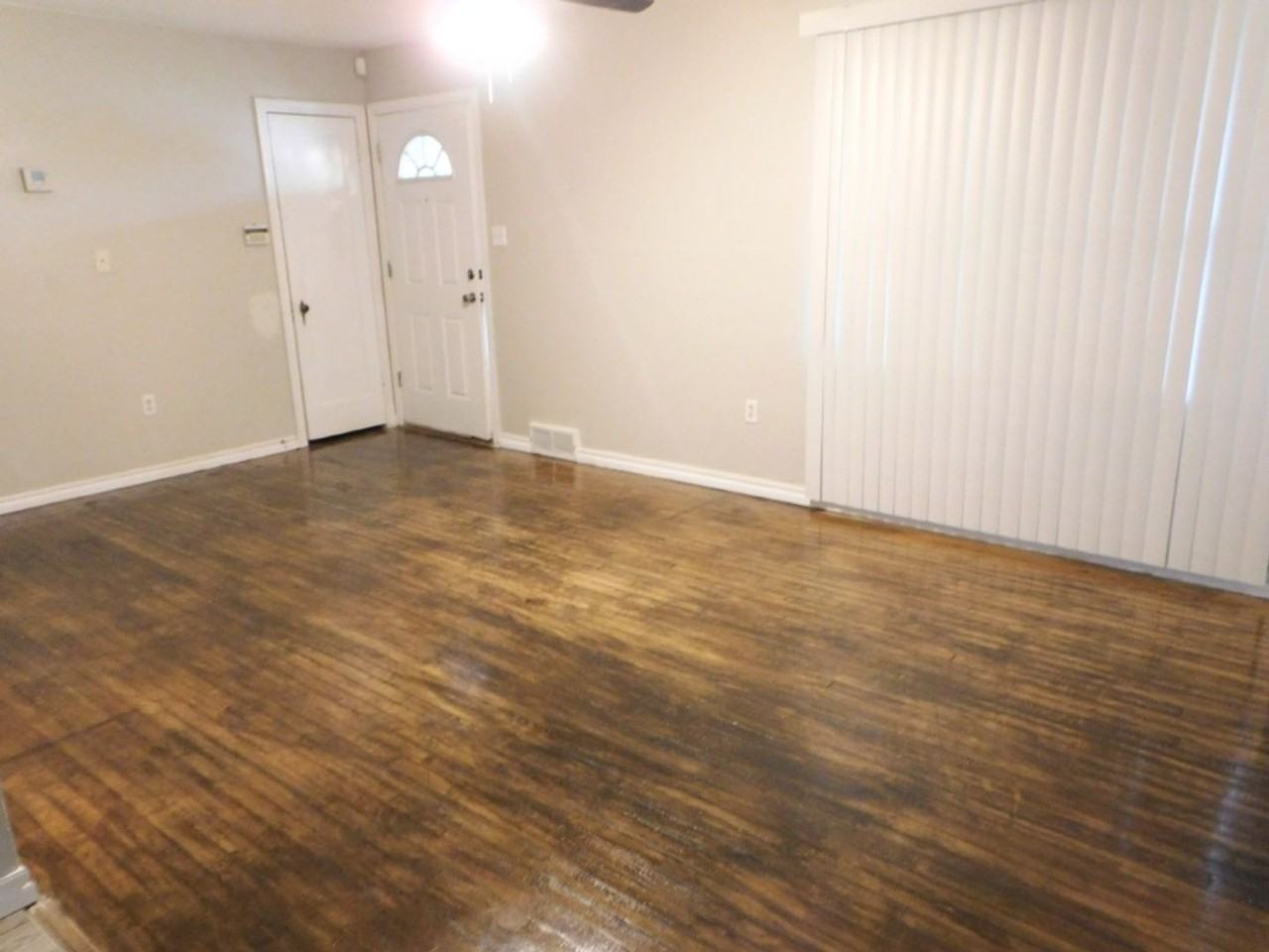 2207 Nw 22nd St - Photo 3 of 11