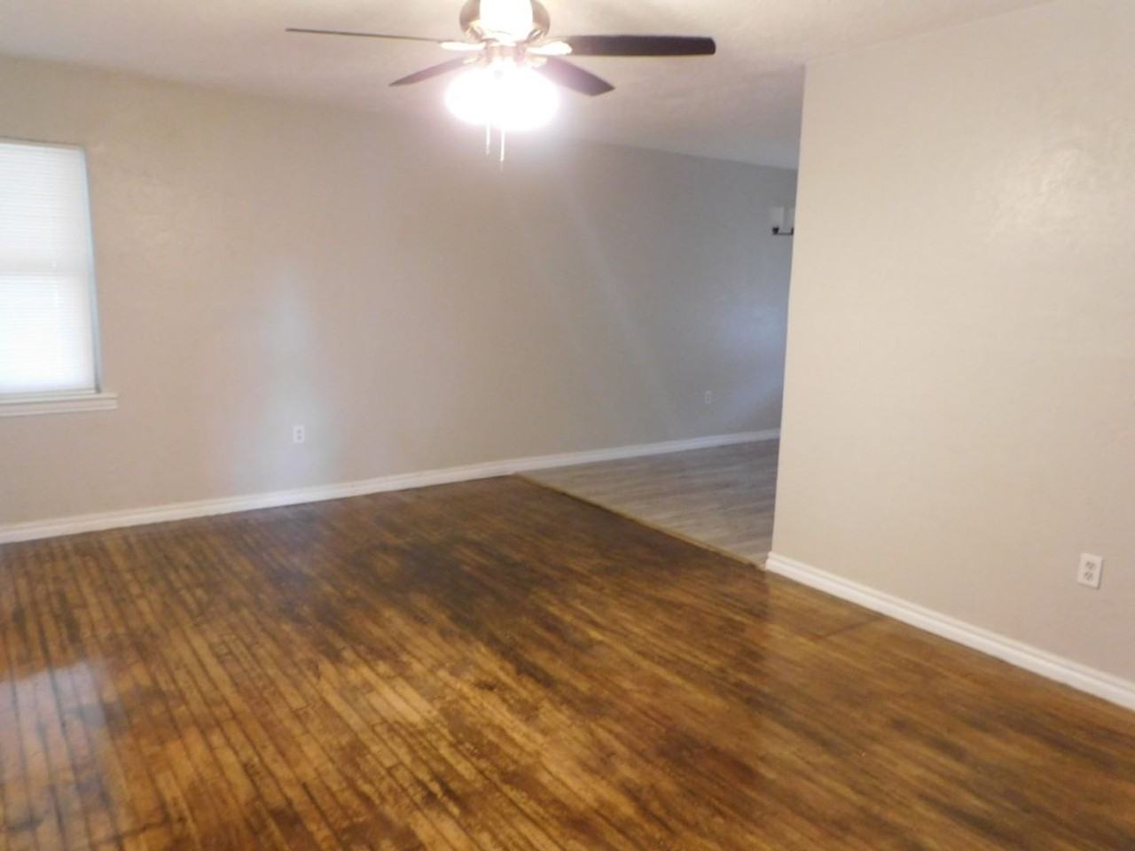 2207 Nw 22nd St - Photo 6 of 11