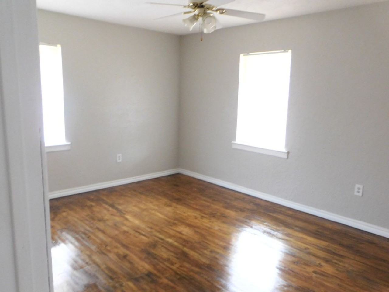 2207 Nw 22nd St - Photo 7 of 11