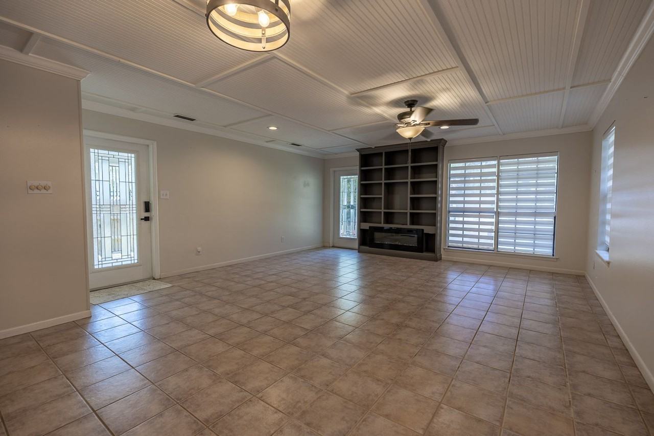 558 Bellangee Ave - Photo 3 of 20