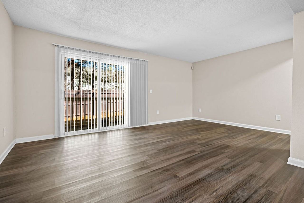 Castle Creek Apartments - Photo 4 of 34