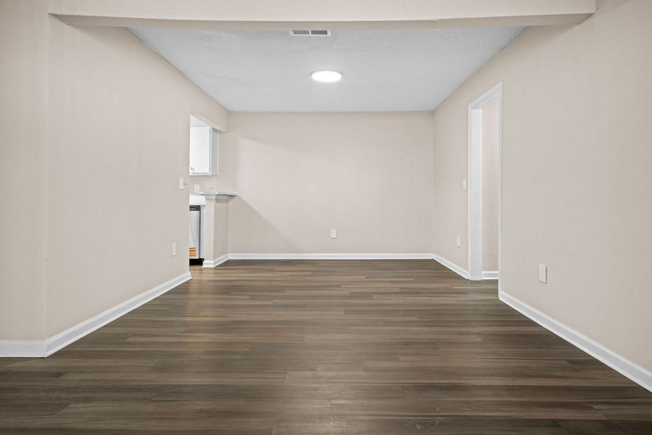 Castle Creek Apartments - Photo 6 of 34