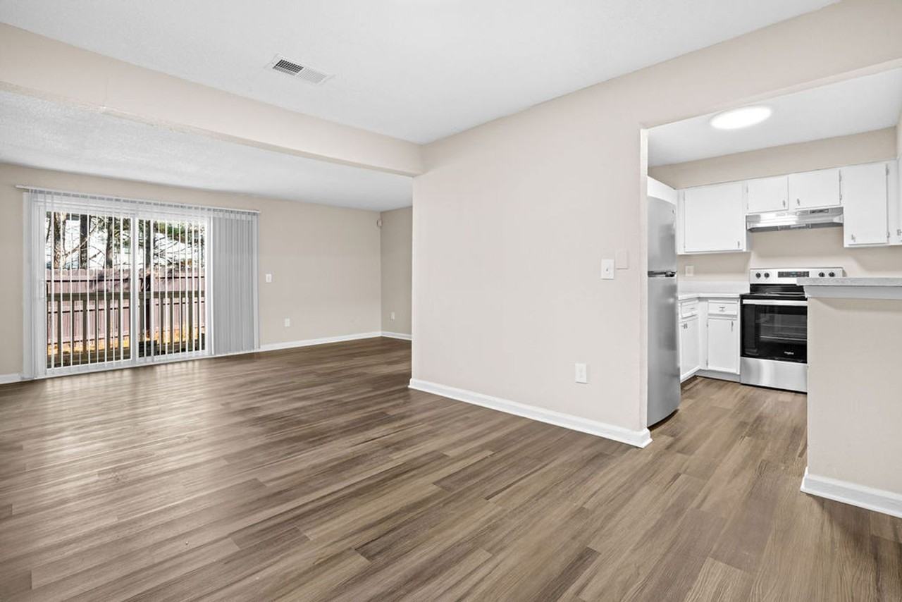 Castle Creek Apartments - Photo 7 of 34