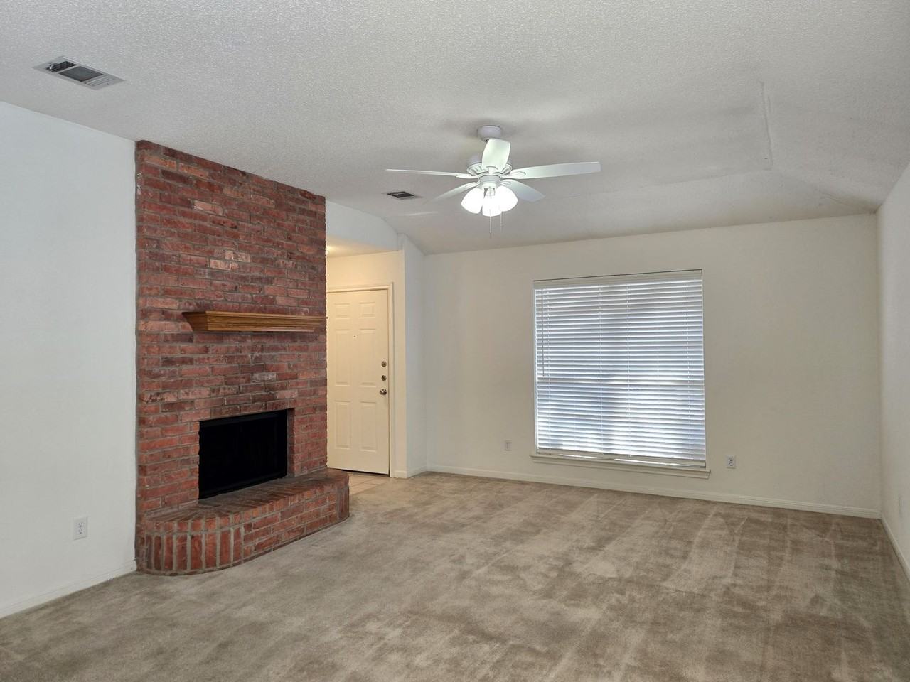 915 Vanessa Dr - Photo 2 of 16