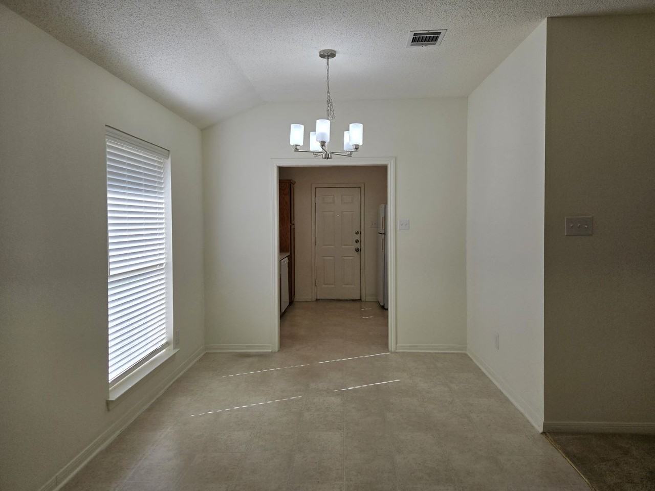 915 Vanessa Dr - Photo 4 of 16