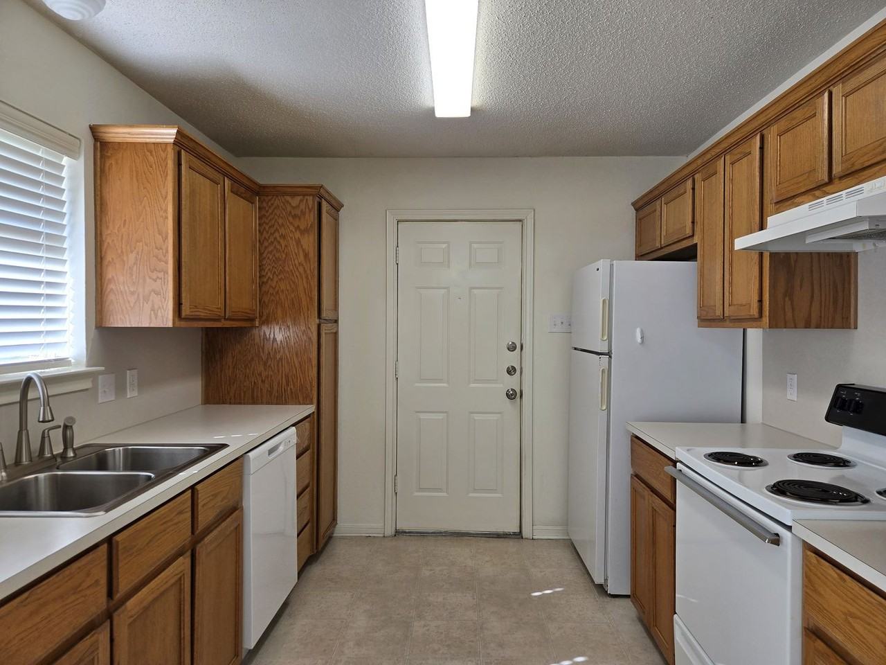 915 Vanessa Dr - Photo 5 of 16