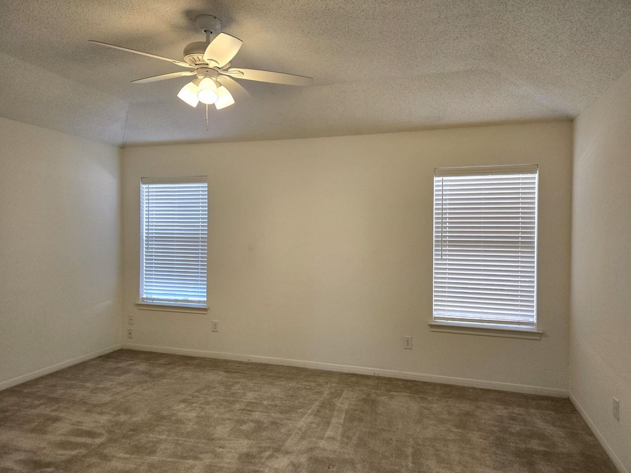 915 Vanessa Dr - Photo 6 of 16