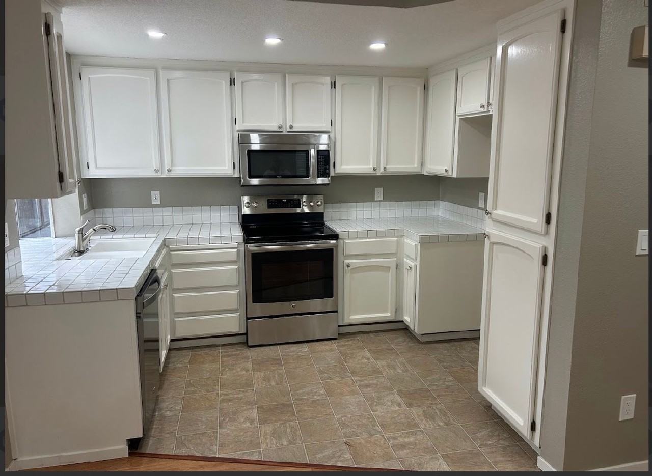 3018 Badger Dr - Photo 3 of 25