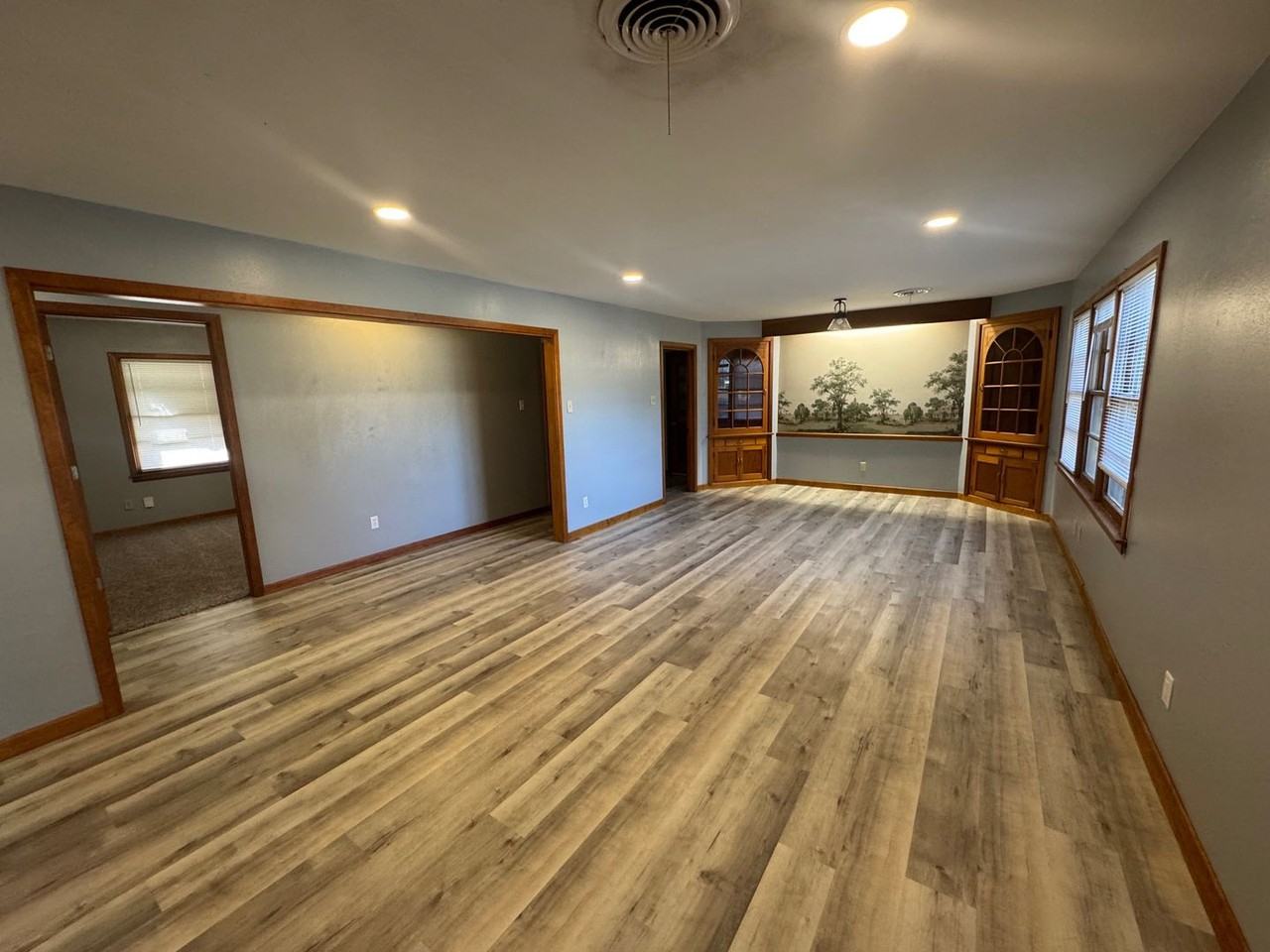 2218 Rosewood Dr - Photo 3 of 9