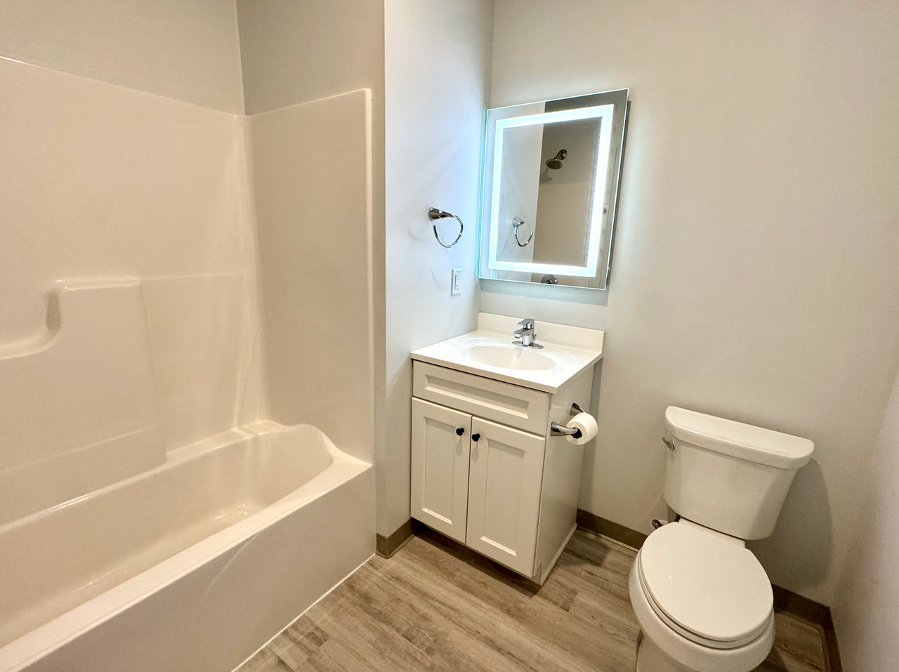 Luxury Studio & 1 - Photo 7 of 25