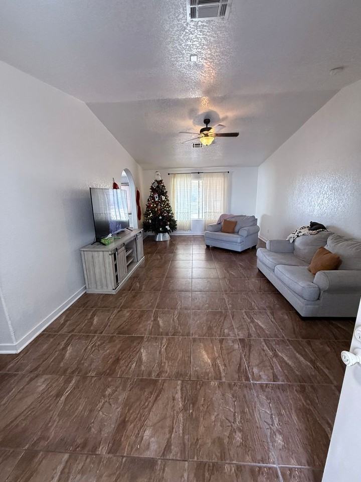 4197 S Boxwood Ave - Photo 2 of 13