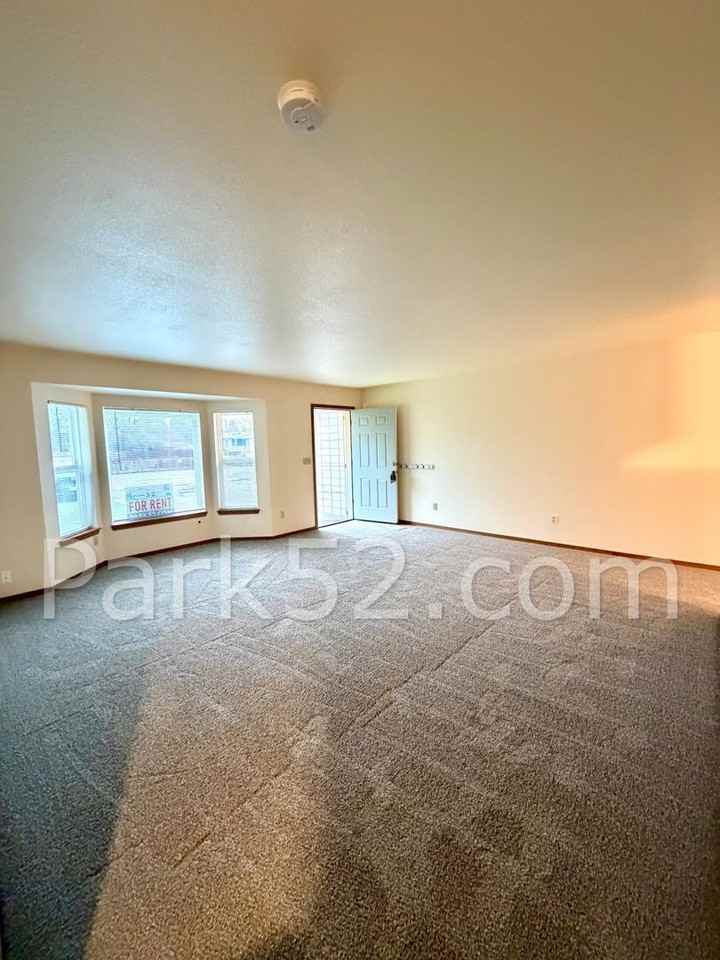 903 96th St E - Photo 3 of 12