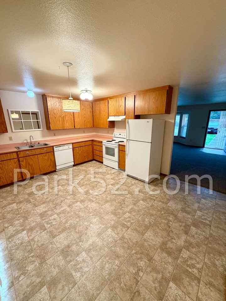 903 96th St E - Photo 5 of 12