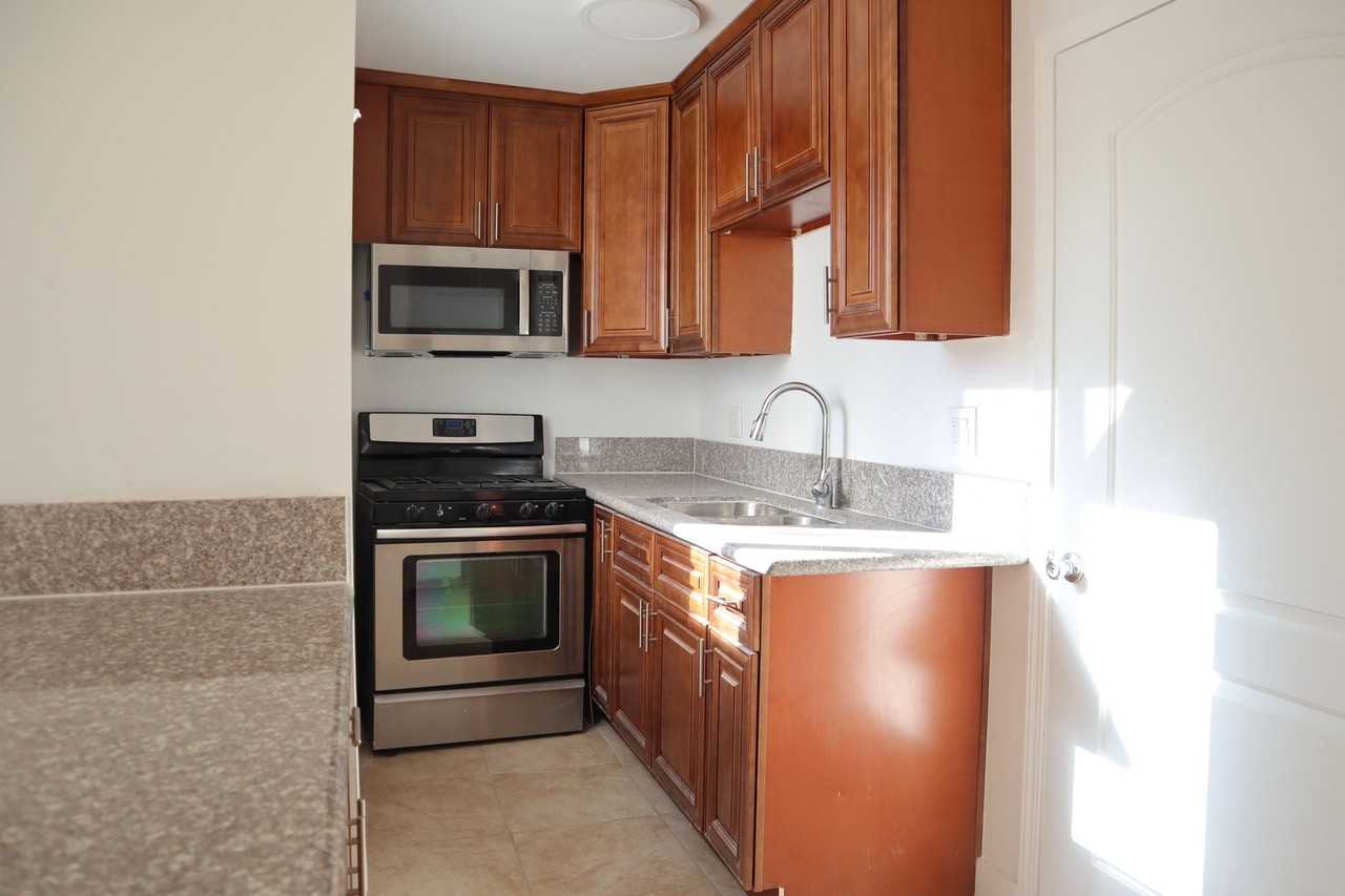 8655 W Pico Blvd Apartments - Photo 7 of 11