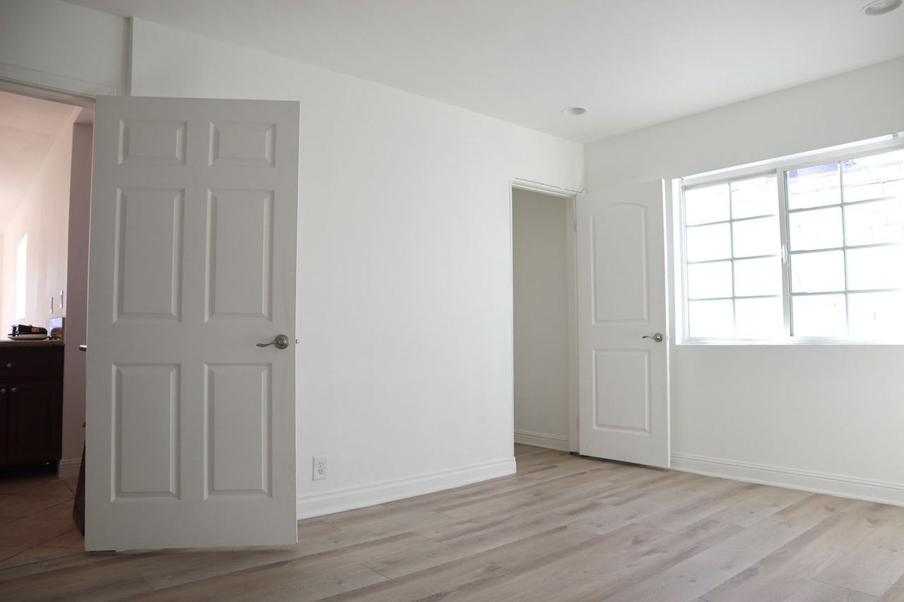 8655 W Pico Blvd #6 - Photo 3 of 8