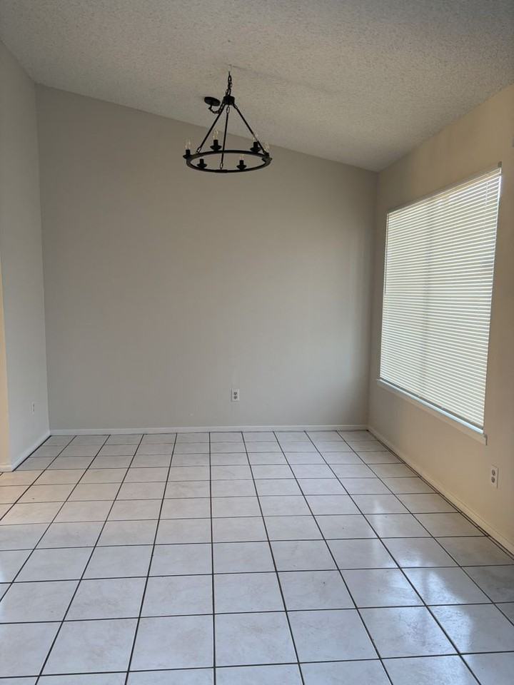 928 Grapevine Rd - Photo 2 of 10