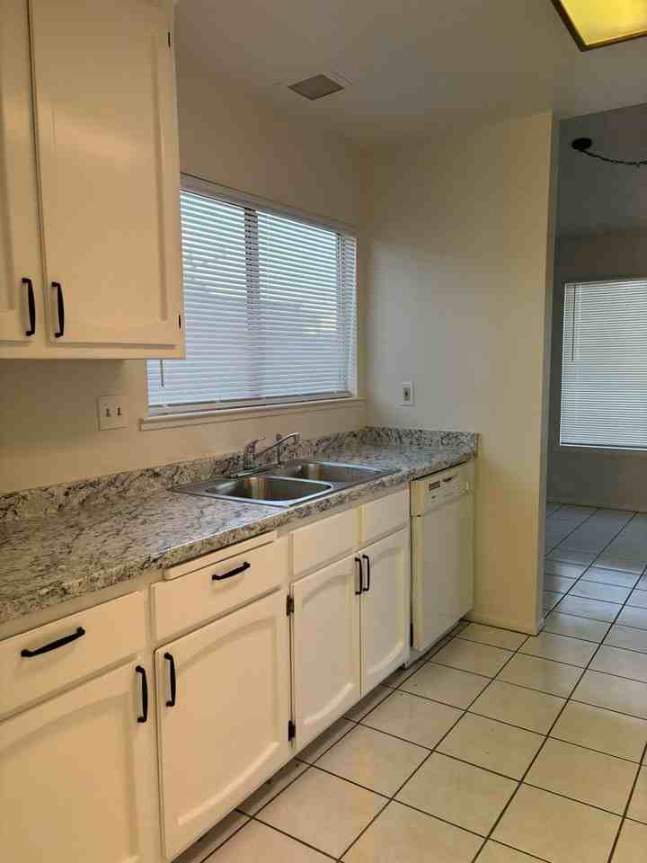 928 Grapevine Rd - Photo 4 of 10