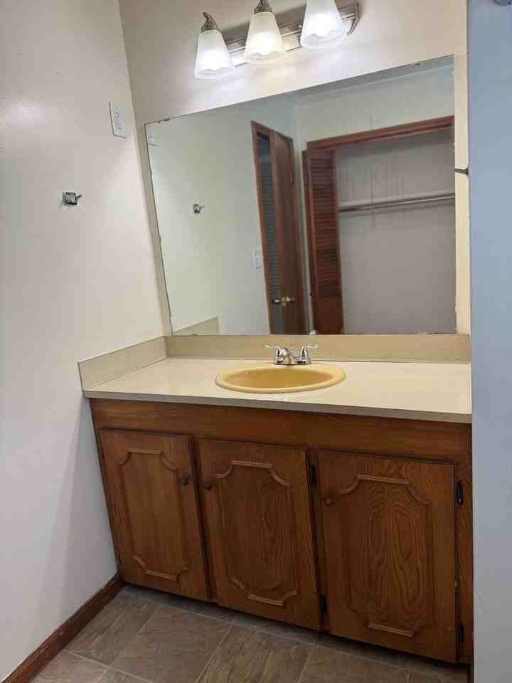 2658 S Urbana Ave - Photo 5 of 5