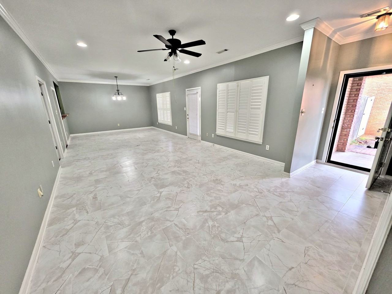 2208 Yorkshire Se - Photo 4 of 15