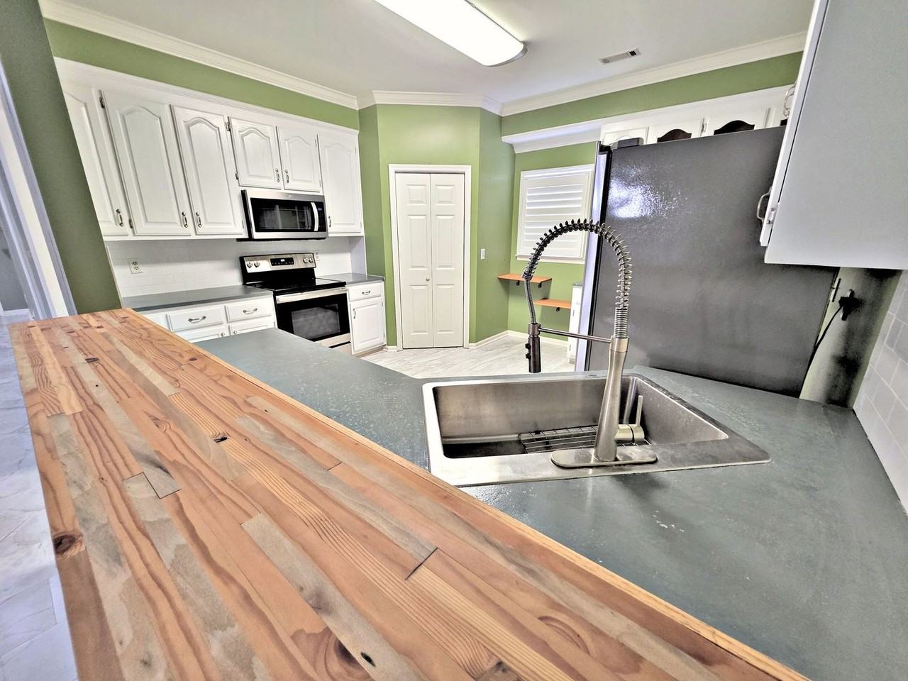 2208 Yorkshire Se - Photo 6 of 15