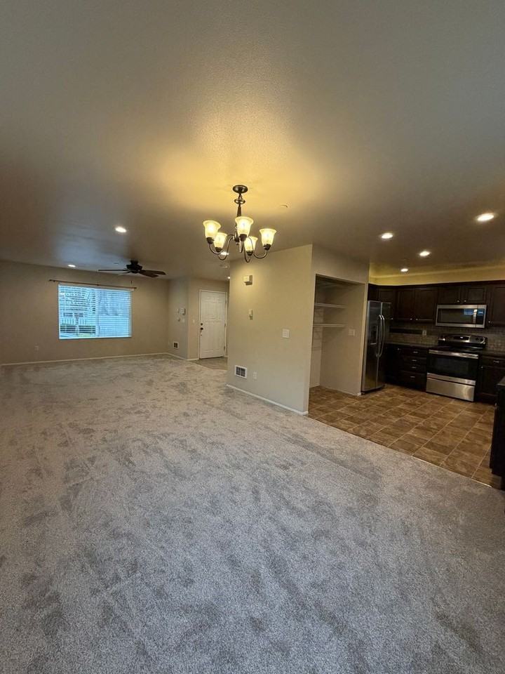 2764 Arnold St - Photo 4 of 17