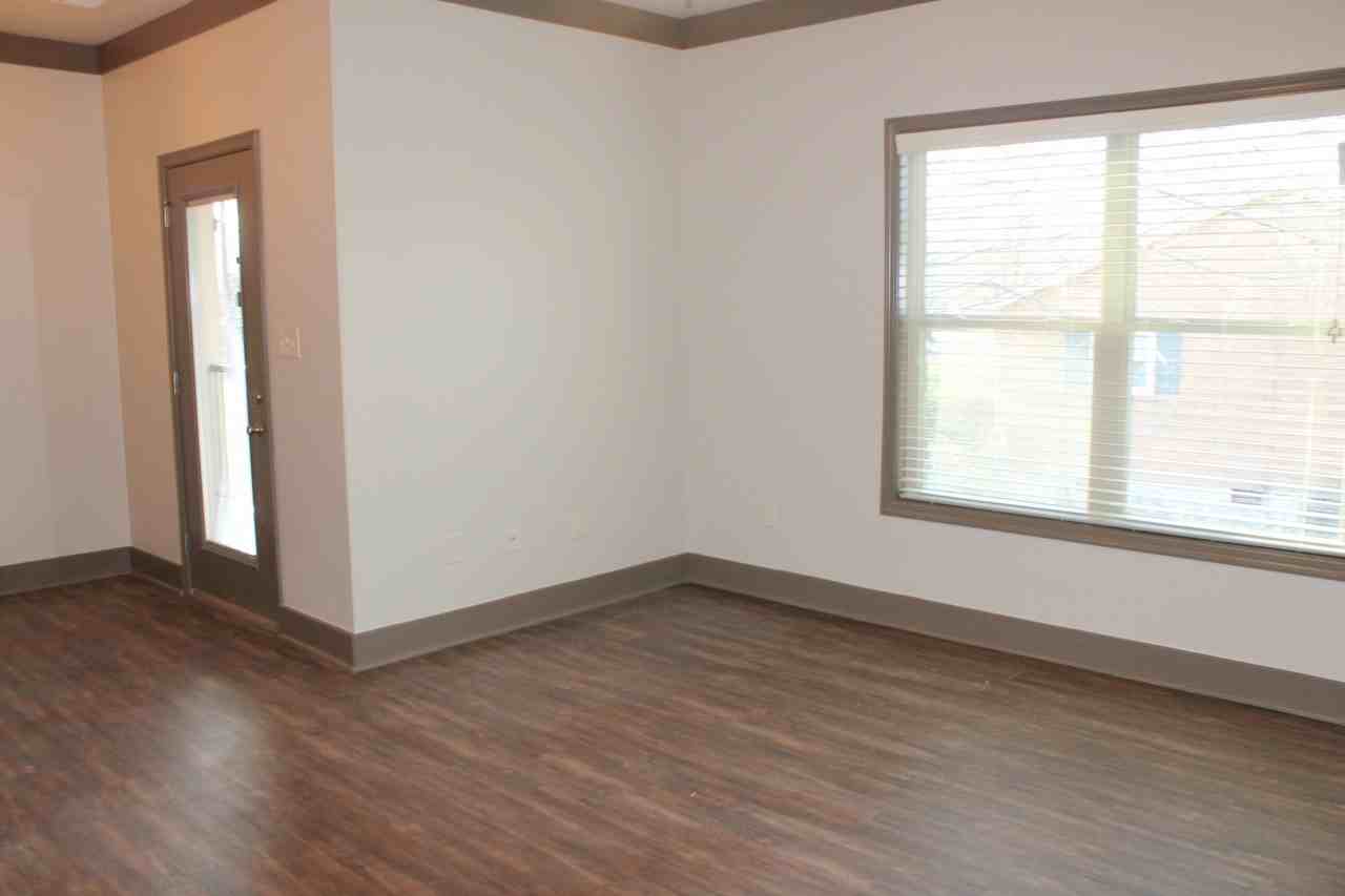 Emmett Place Apartments - Photo 5 of 38